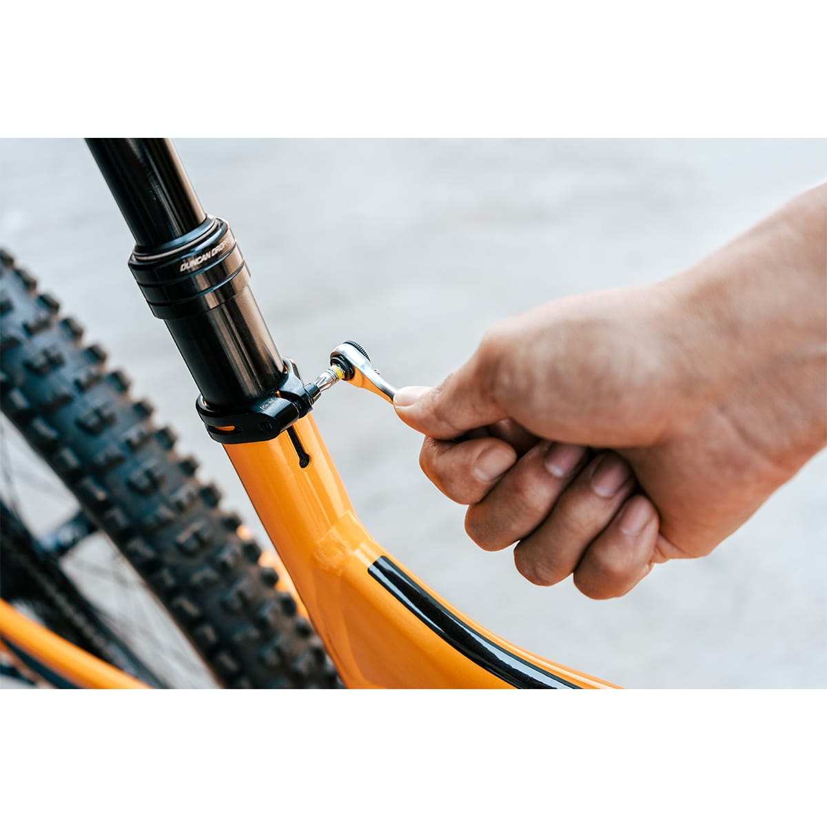 Ολοκληρωμένο πολυεργαλείο Σωλήνας πιρουνιού 42 mm κωνικό GRANITE DESIGN STASH RT (10 εργαλεία) Μαύρο