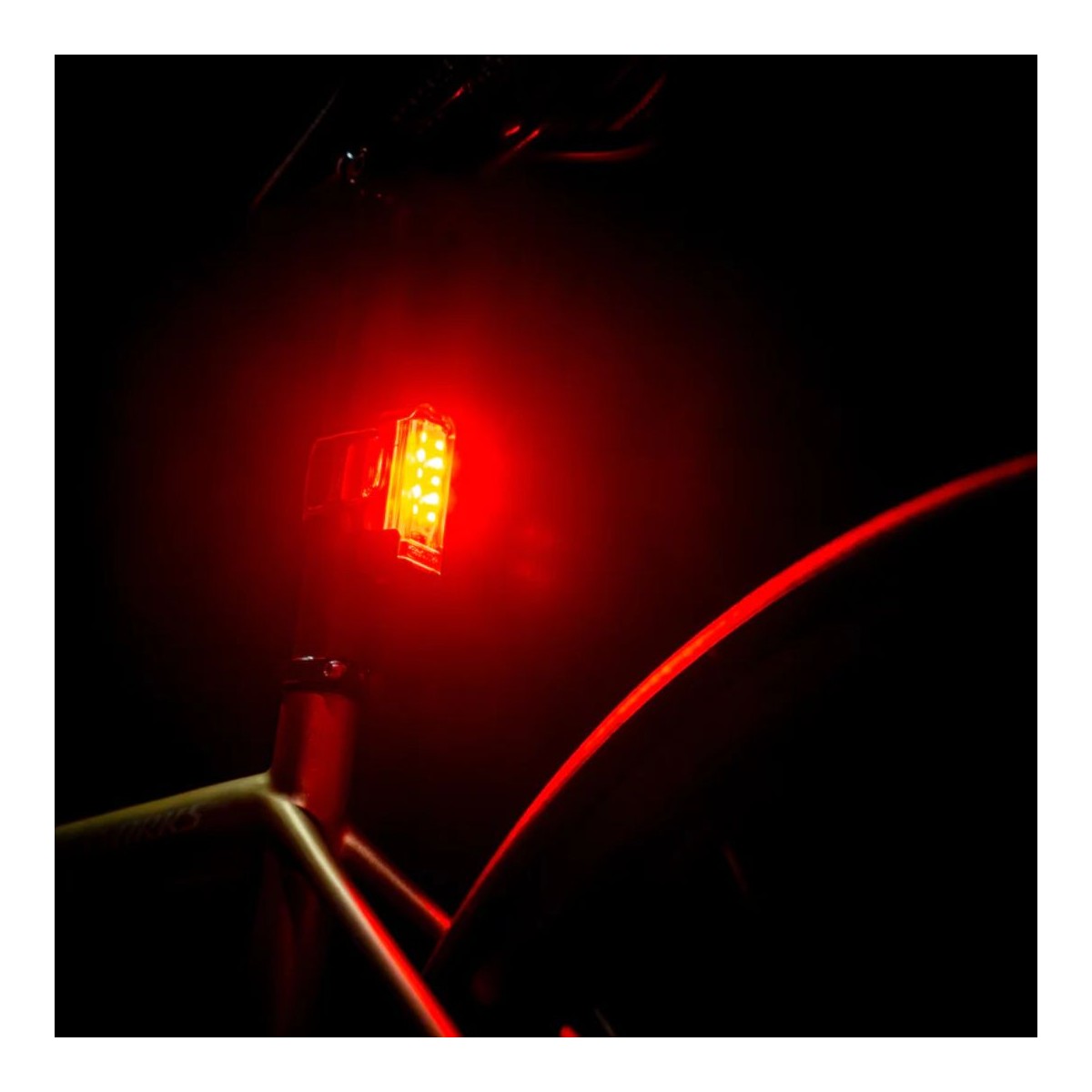 LEZYNE MACRO DRIVE 1400+ / STRIP DRIVE PRO 400+ μπροστινά και πίσω φώτα