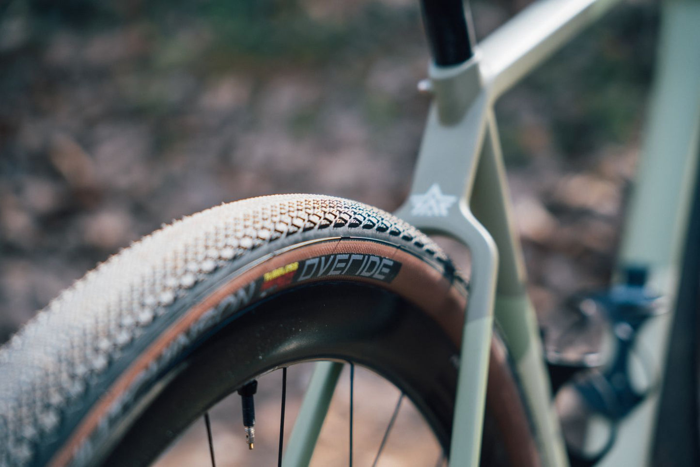 HUTCHINSON OVERIDE 700x40c Hardskin Tubeless Ready Black/Beige tire