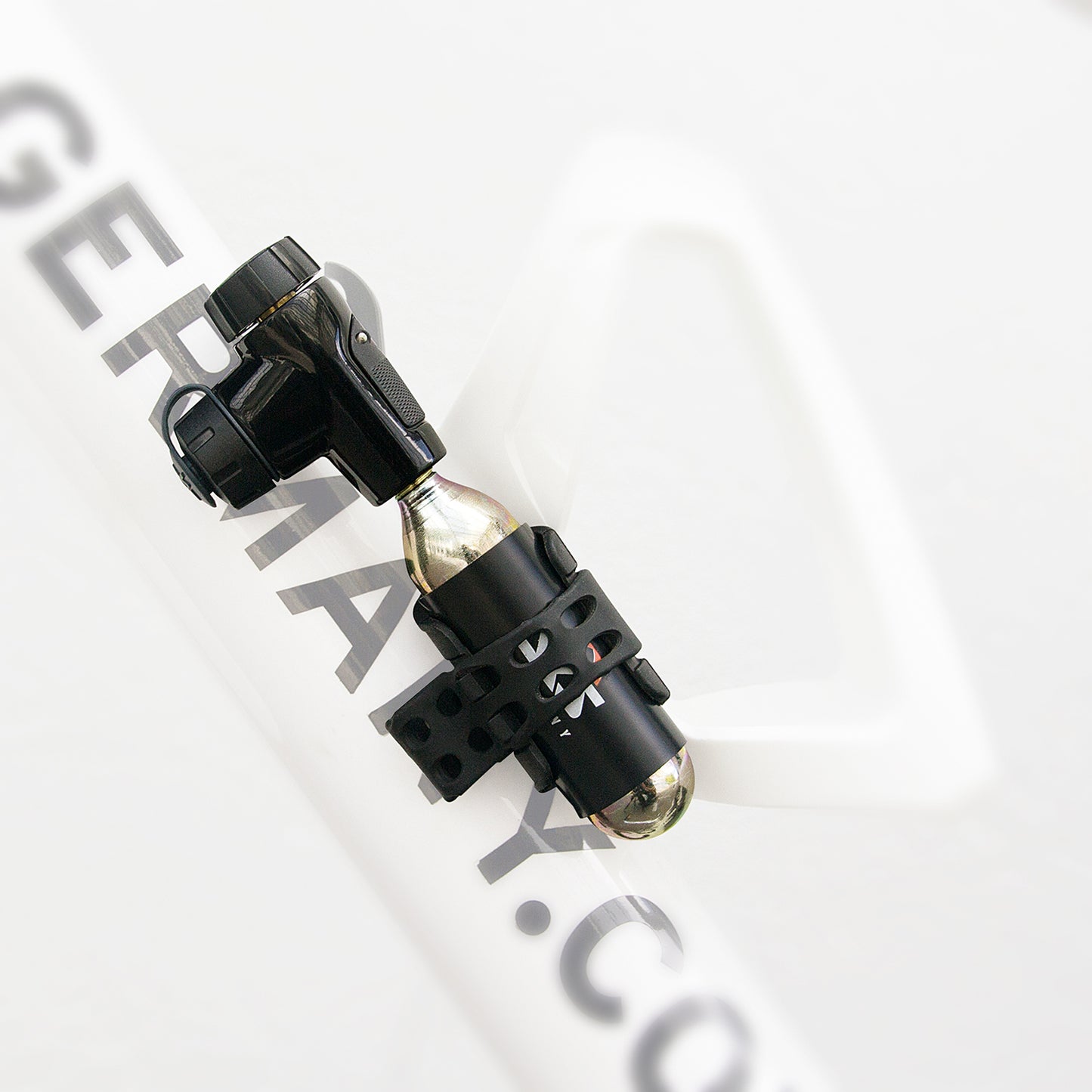 SKS GERMANY AIRBUSTER CO2 striker + φυσίγγιο CO2 με σπείρωμα 16 g (x1)