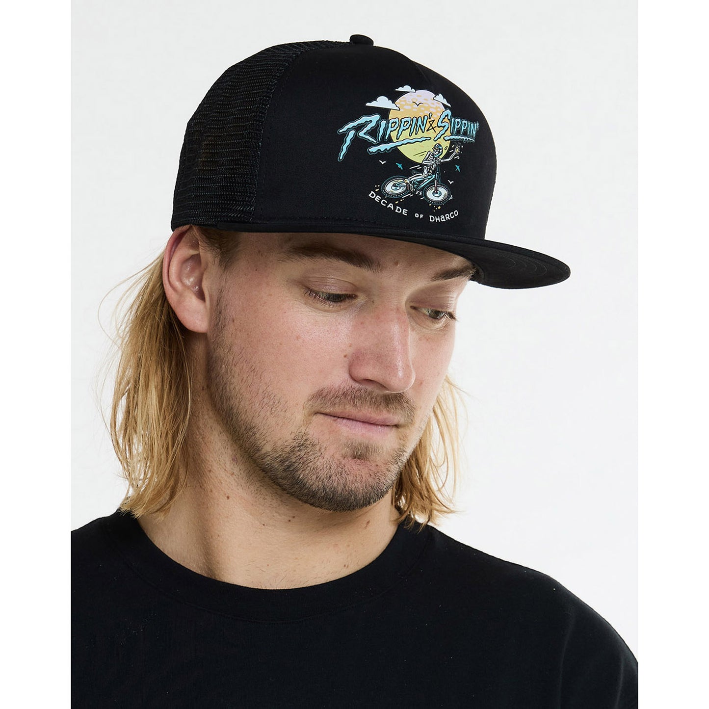 DHARCO FLAT BRIM TRUCKER RIPPIN AND SIPPIN Καπέλο μαύρο
