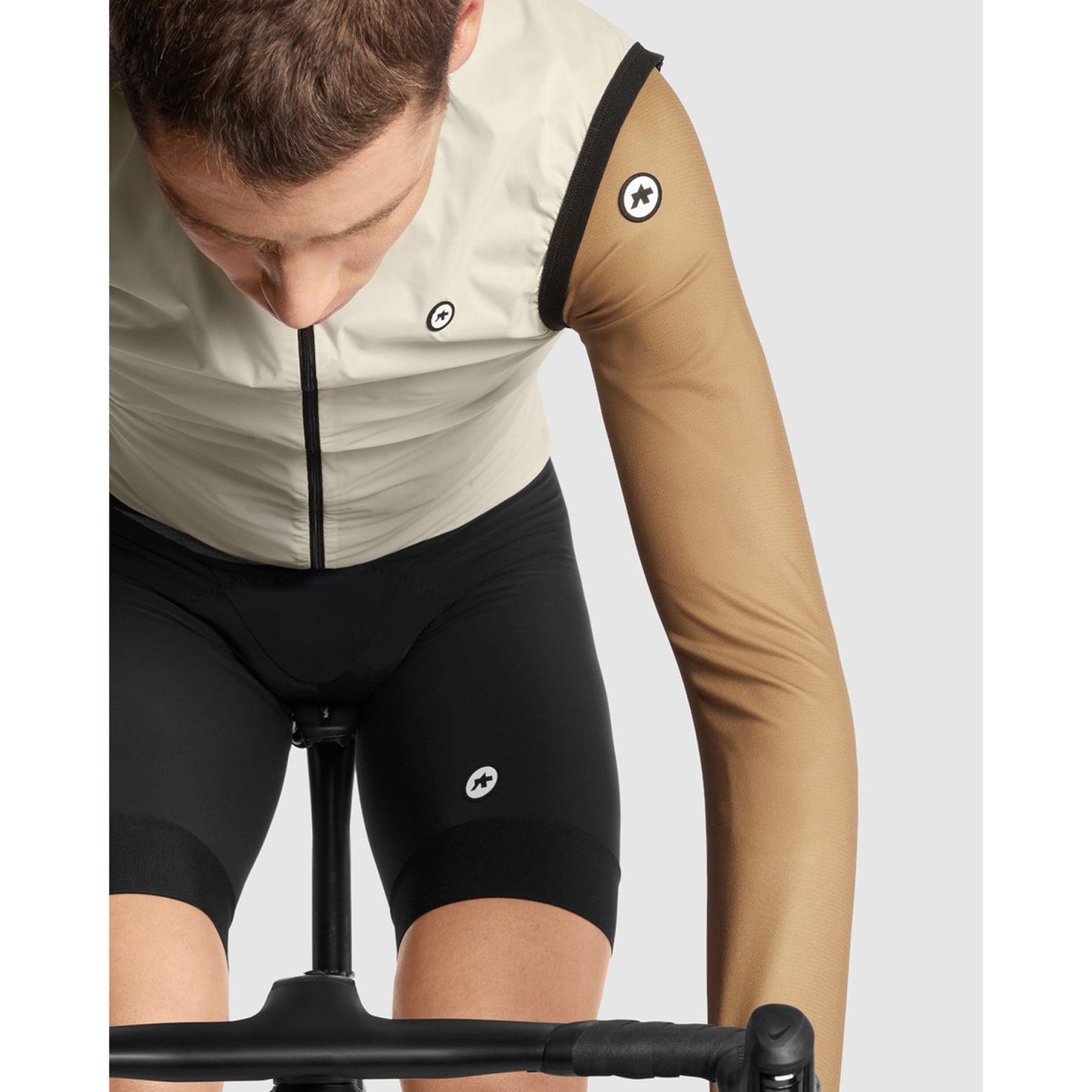 ASSOS MILLE GT Wind C2 Moon Sand Αμάνικο μπουφάν χωρίς μανίκια
