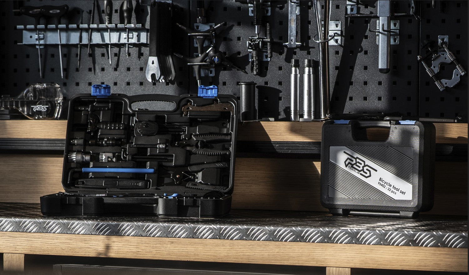 ACCESSORIES - Toolboxes and Toolsets