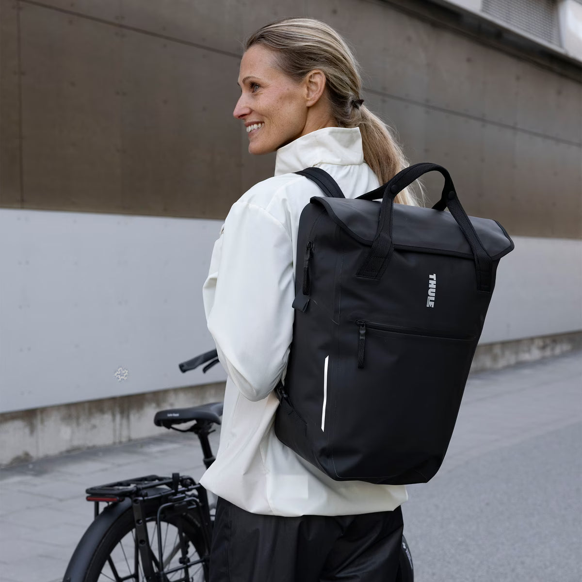 Luggage Bag / Backpack THULE SHIELD Inlock 23 L Black