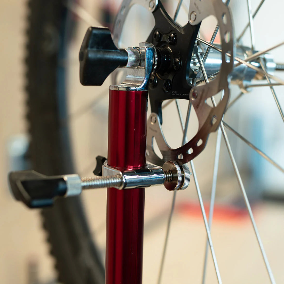 Pro FEEDBACK Truing Stand με προσαρμογέα άξονα