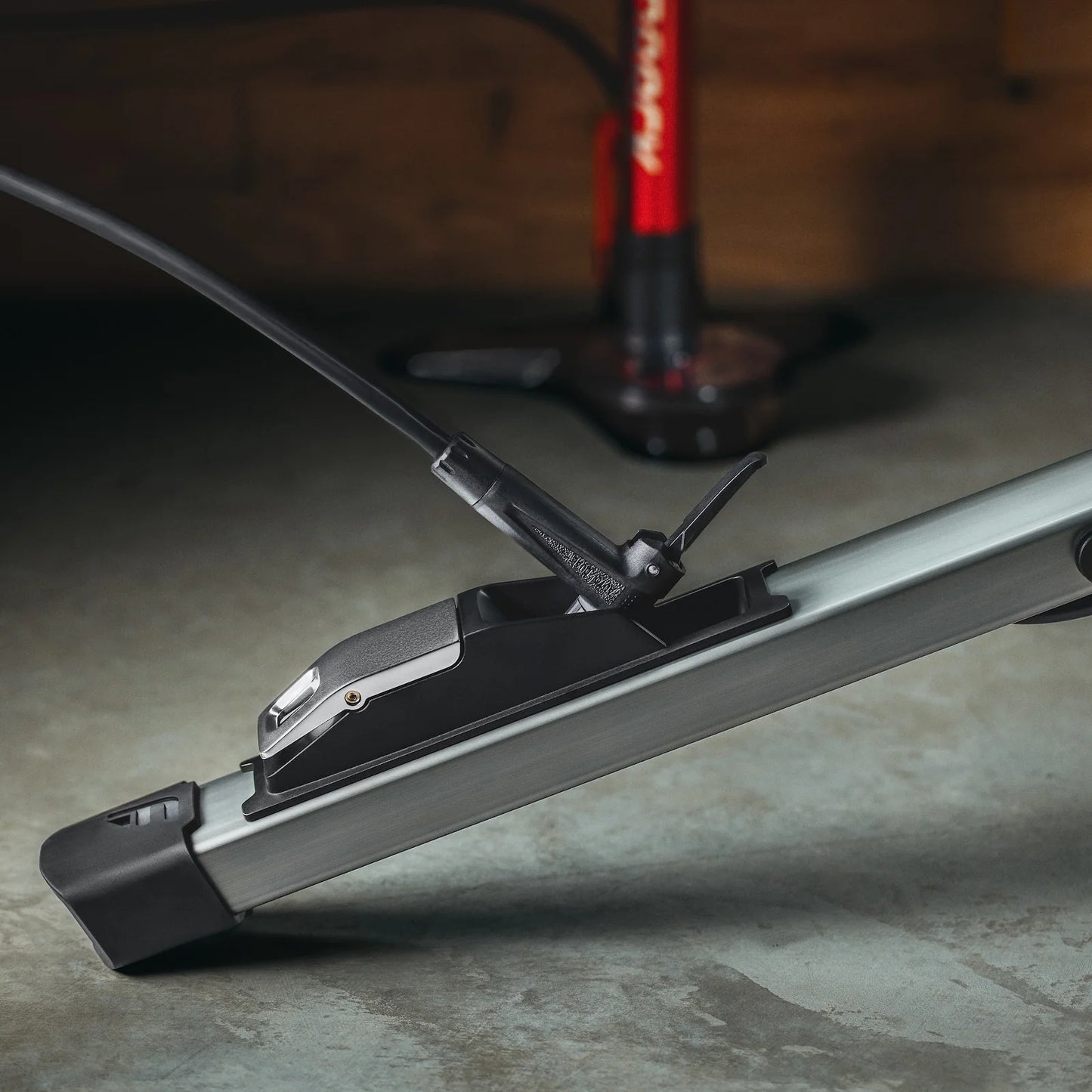 FEEDBACK SPORTS Pro Air Lift Pneumatic Workshop Stand