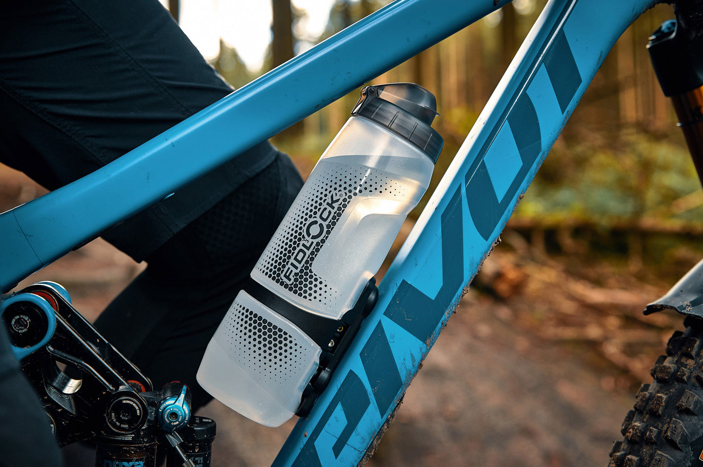 Σετ μπουκαλιών και κλωβού μπουκαλιών FIDLOCK TWIST BIKE BASE 800 ml Διαφανές