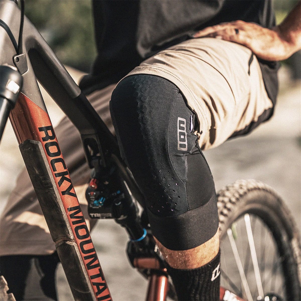 ION ARCON LT Knee Pads Black