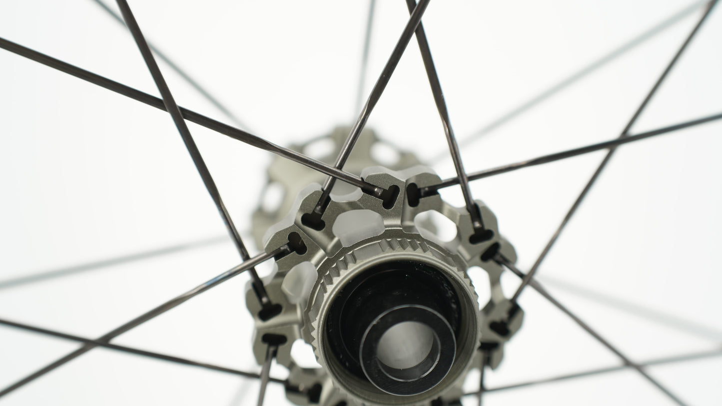 Ζεύγος τροχών SCOM AERO 50 Tubeless Ready (Center Lock)