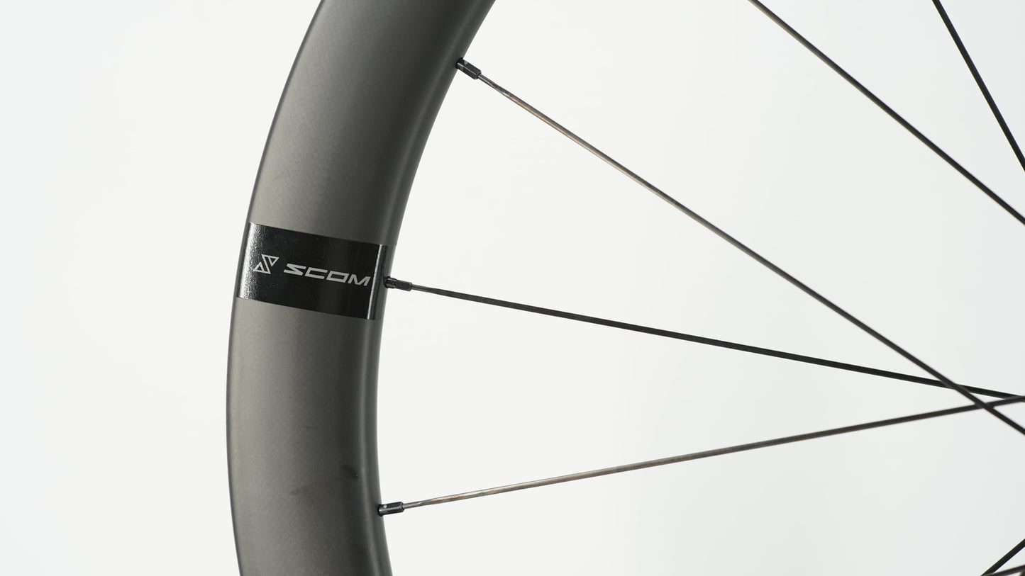 Ζεύγος τροχών SCOM AERO 50 Tubeless Ready (Center Lock)