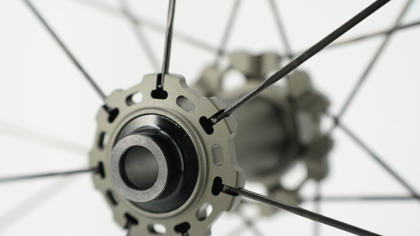 Ζεύγος τροχών SCOM AERO 50 Tubeless Ready (Center Lock)