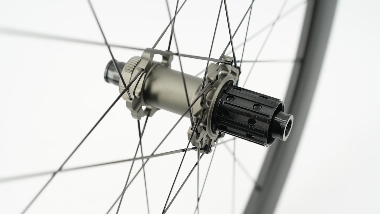 Ζεύγος τροχών SCOM AERO 50 Tubeless Ready (Center Lock)
