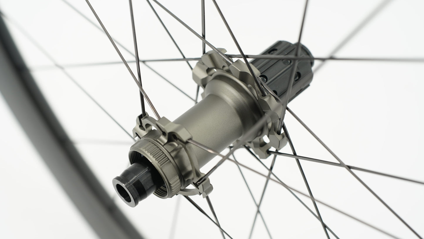 Ζεύγος τροχών SCOM AERO 50 Tubeless Ready (Center Lock)