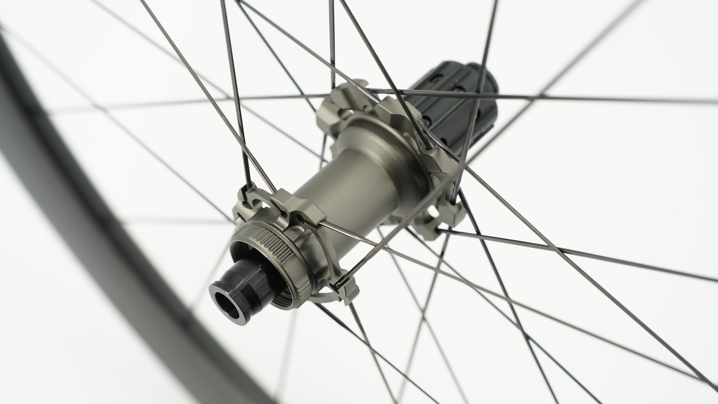 Pair of SCOM AERO 50-62 Tubeless Ready Wheels (Center Lock)