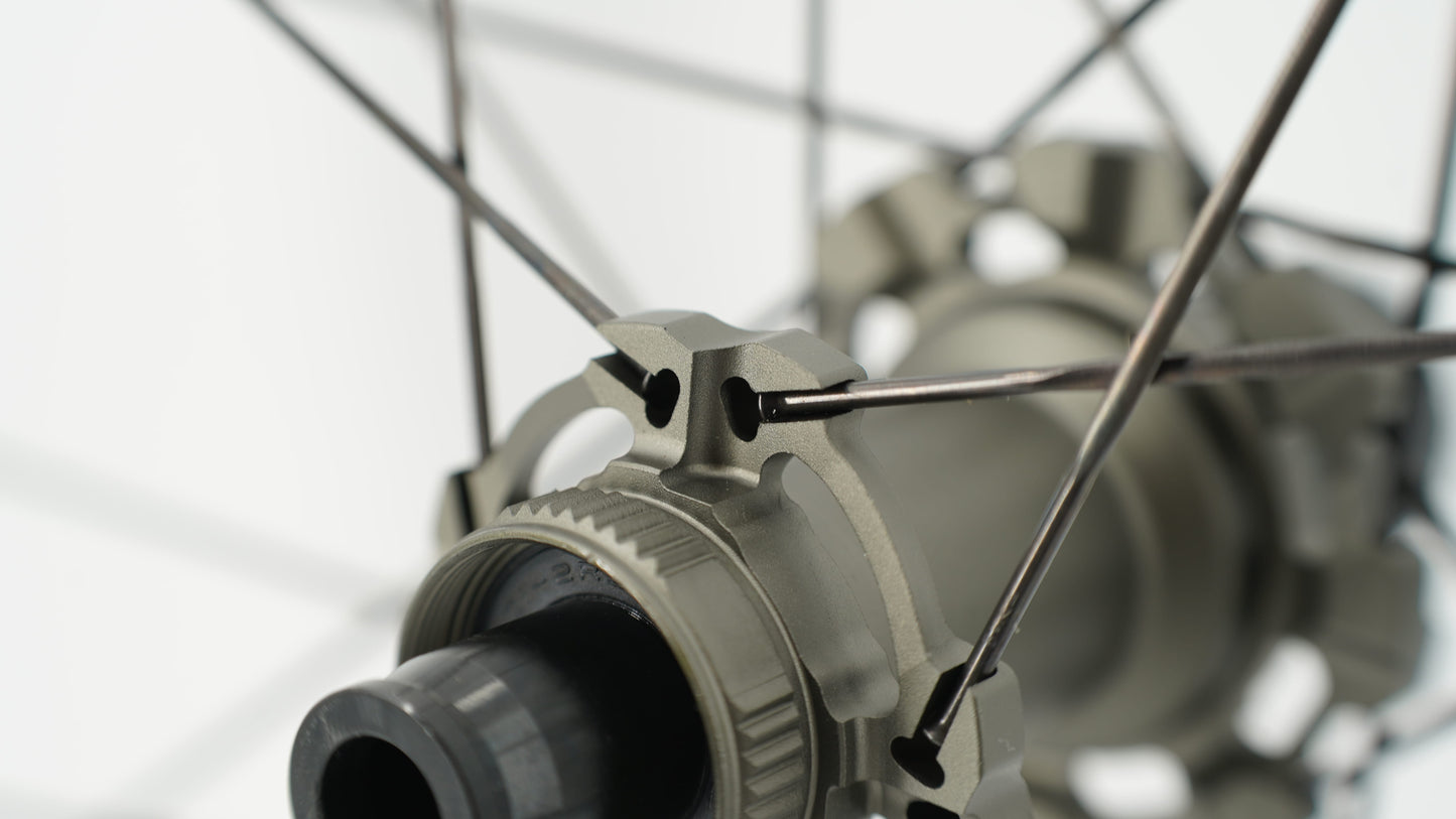 Ζεύγος τροχών SCOM AERO 50 Tubeless Ready (Center Lock)
