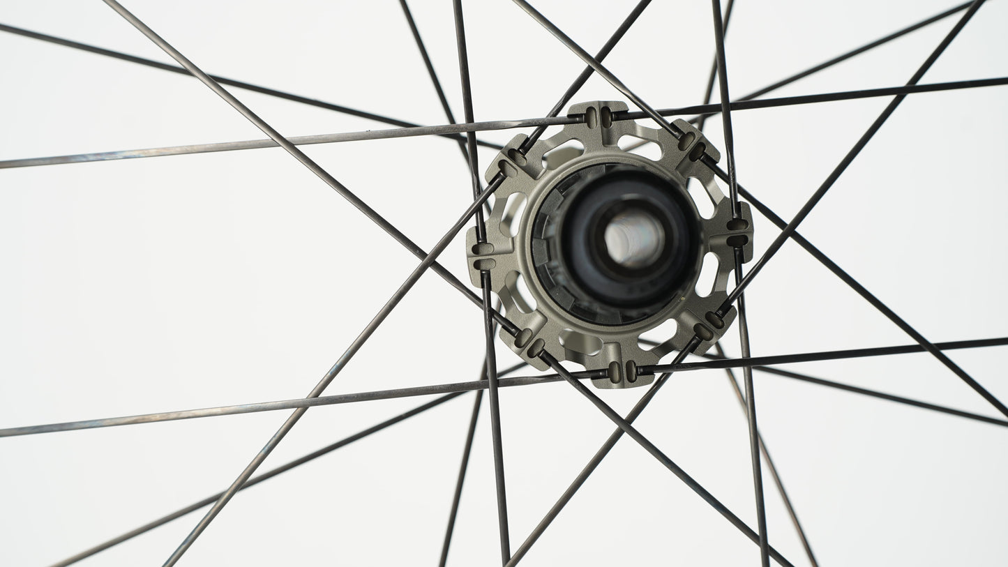 Ζεύγος τροχών SCOM AERO 50 Tubeless Ready (Center Lock)