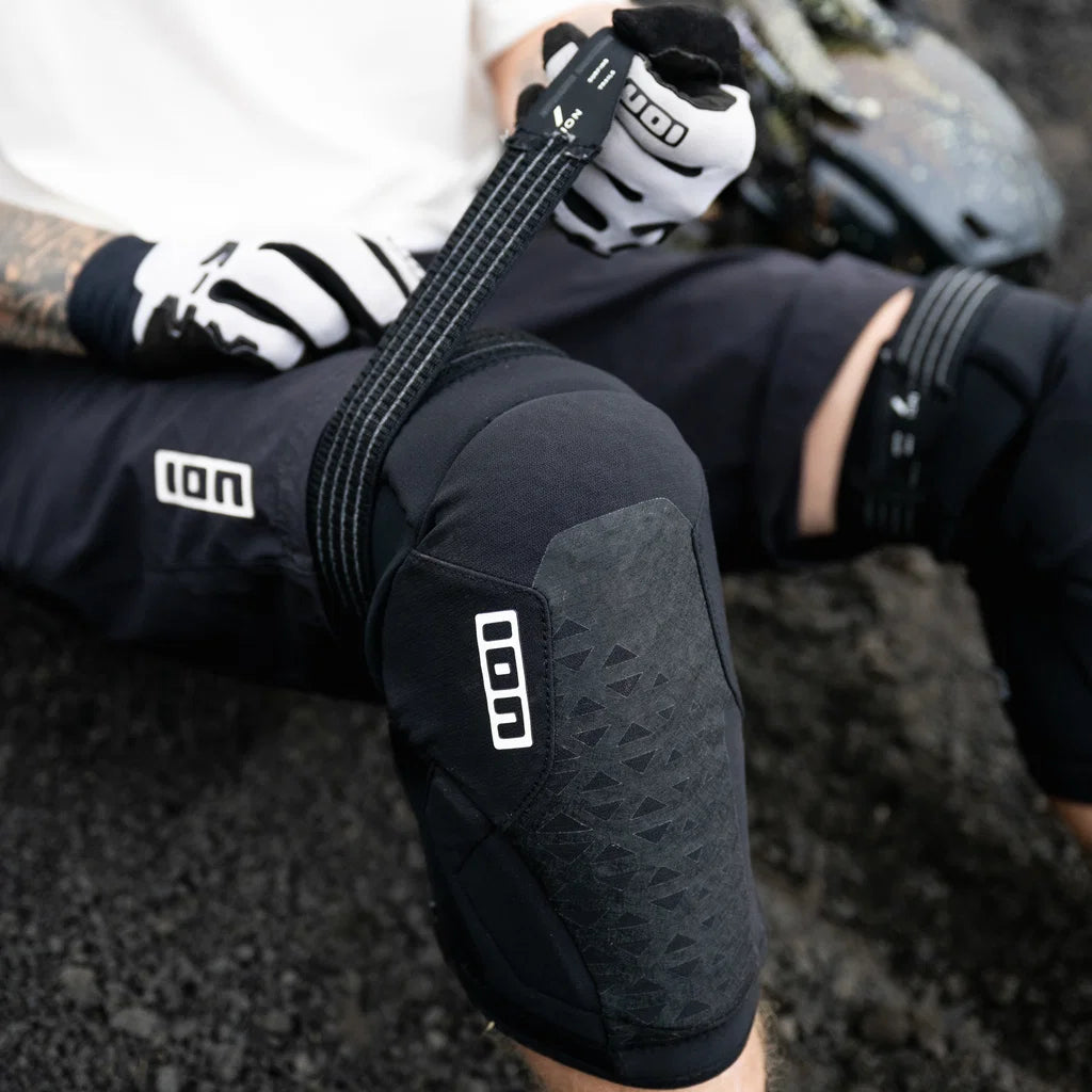 ION K-Pact Zip Unisex Knee Pads Black
