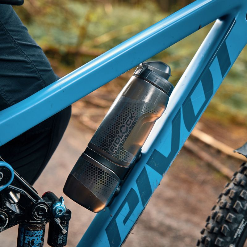 Σετ μπουκαλιών και κλωβού για μπουκάλια FIDLOCK TWIST BIKE BASE 800 ml Καπνιστό