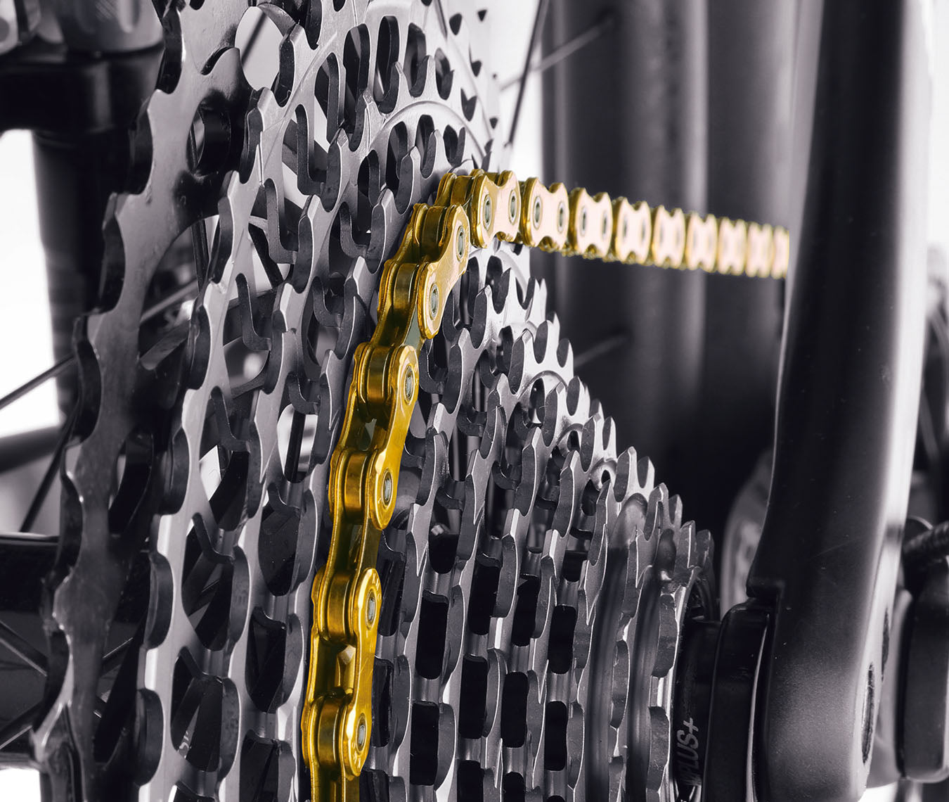 KMC X12 Ti-N 12V Chain, Black/Gold