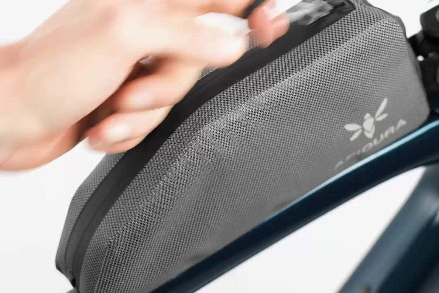 Τσάντα πλαισίου APIDURA EXPEDITION BOLT ON TOP TUBE PACK 1 L Μαύρο