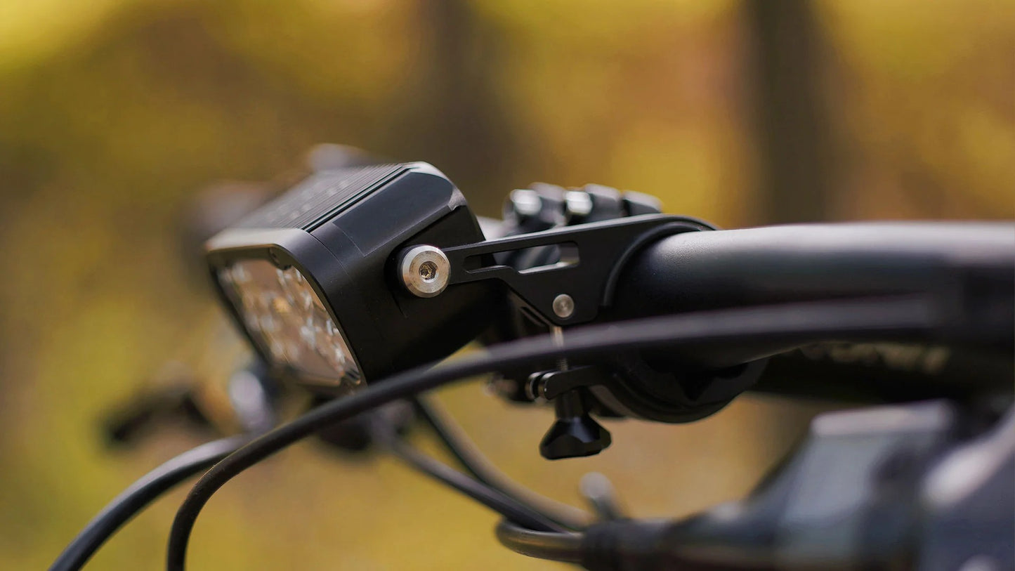 Μπροστινός φωτισμός RAVEMEN XR6000