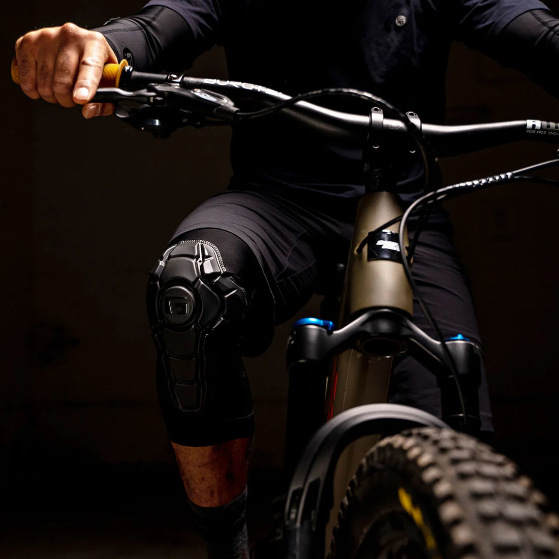 G-FORM PRO-X3 Επιγονατίδες γόνατος Μαύρο Ματ