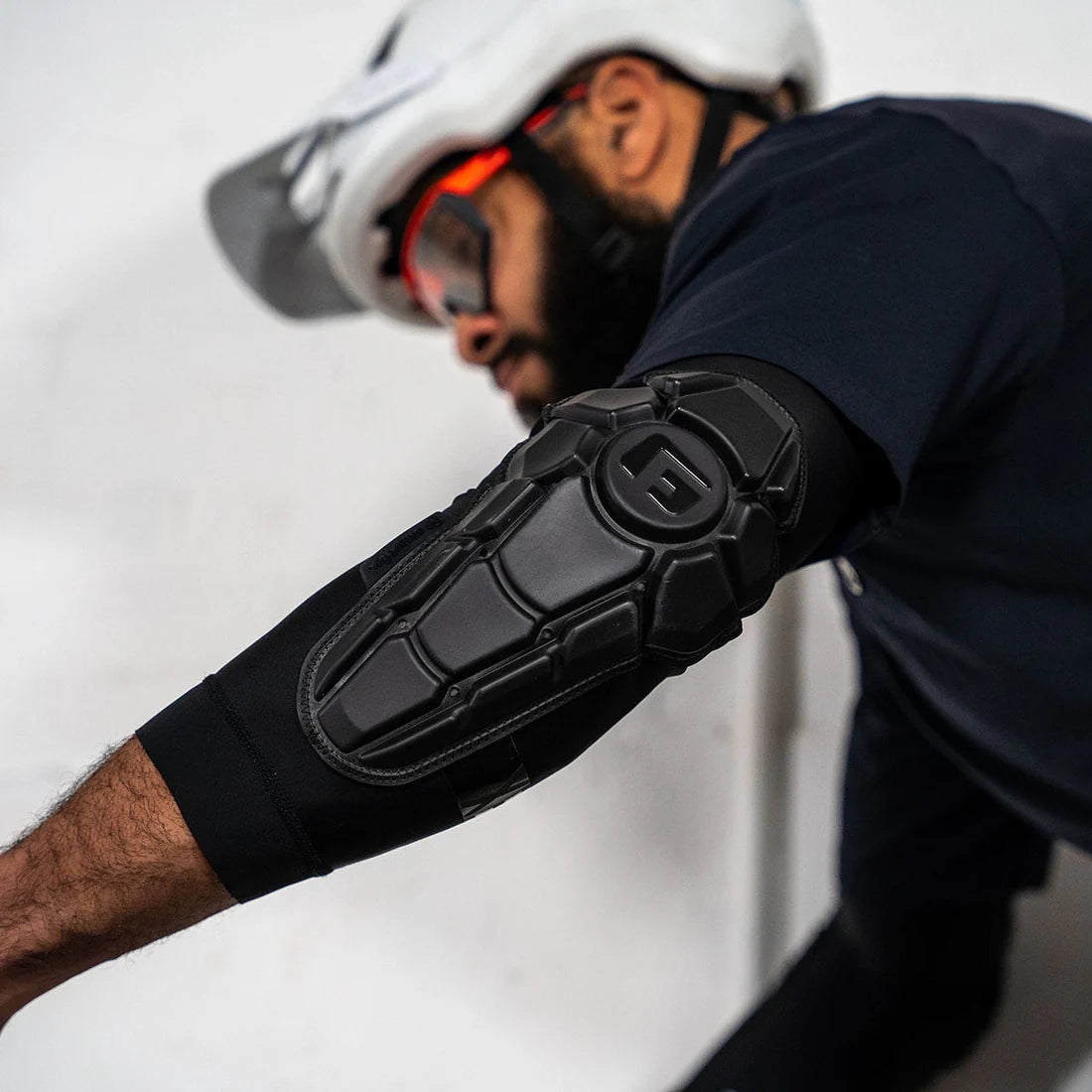 G-FORM PRO-X3 Προστατευτικά αγκώνα Ματ Μαύρο