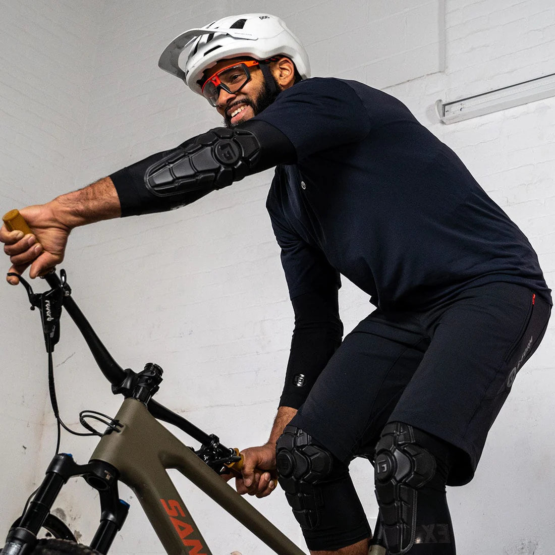 G-FORM PRO-X3 Προστατευτικά αγκώνα Ματ Μαύρο